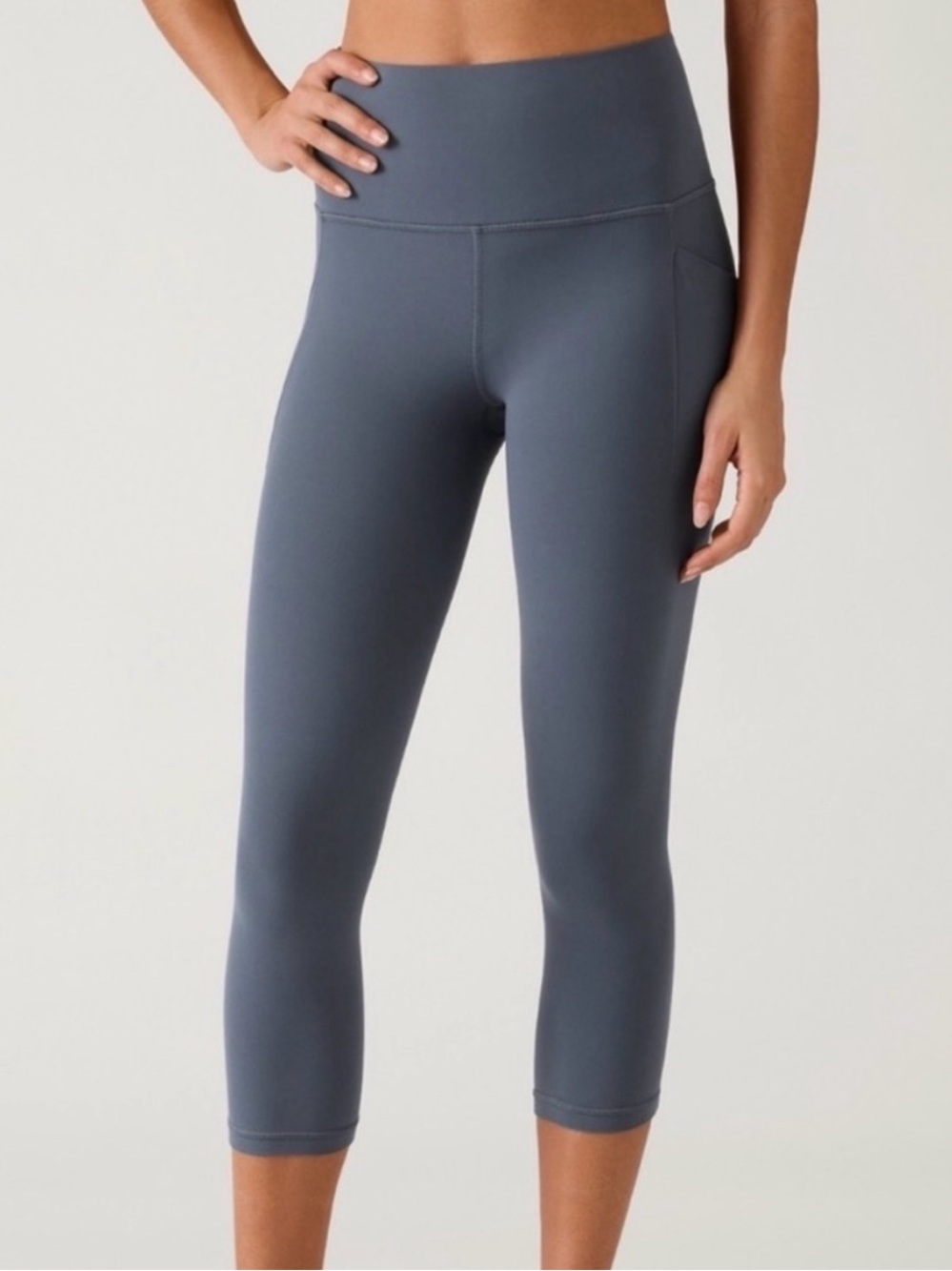 NWOT Athleta Salutation Stash Capri